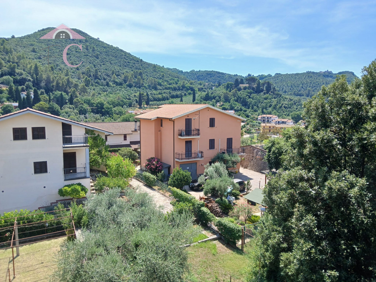 primo piano con terrazza panoramica garage e giardino 13.png